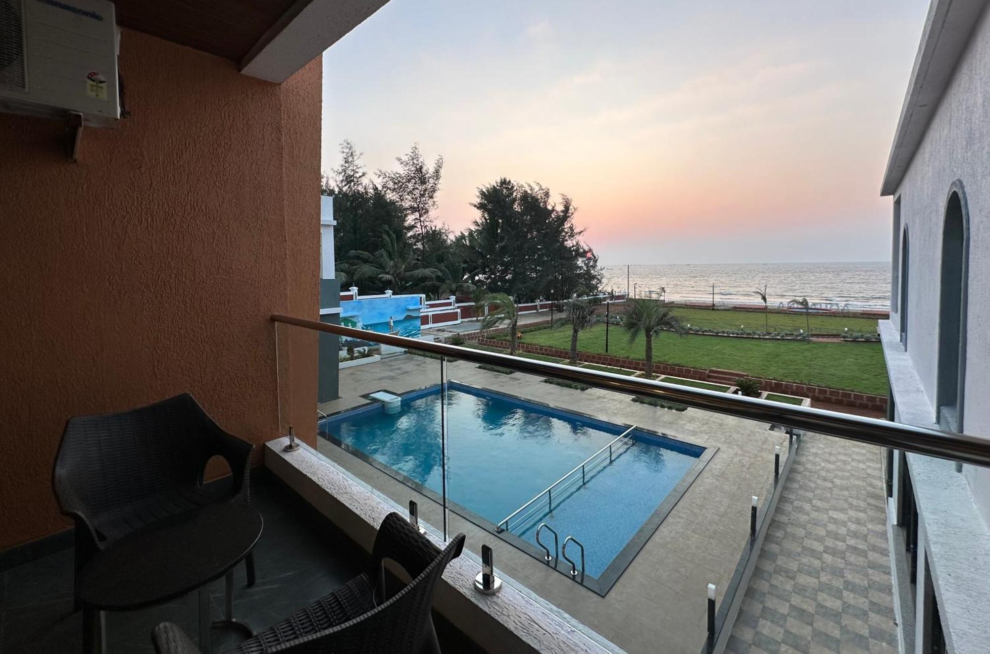 Aqualina Hotel Bhogwe Екстериор снимка