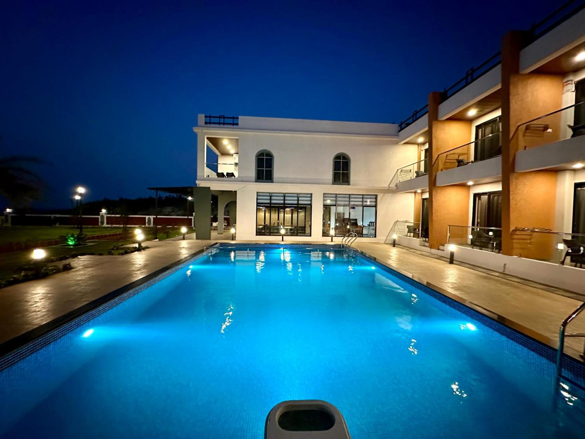 Aqualina Hotel Bhogwe Екстериор снимка