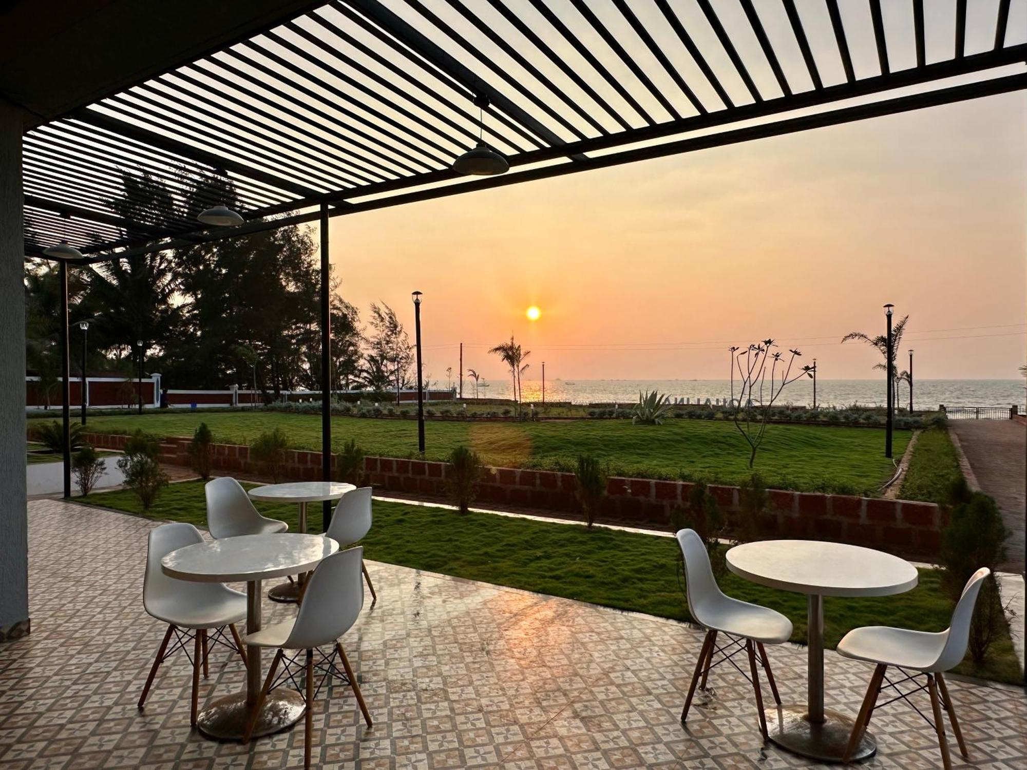 Aqualina Hotel Bhogwe Екстериор снимка