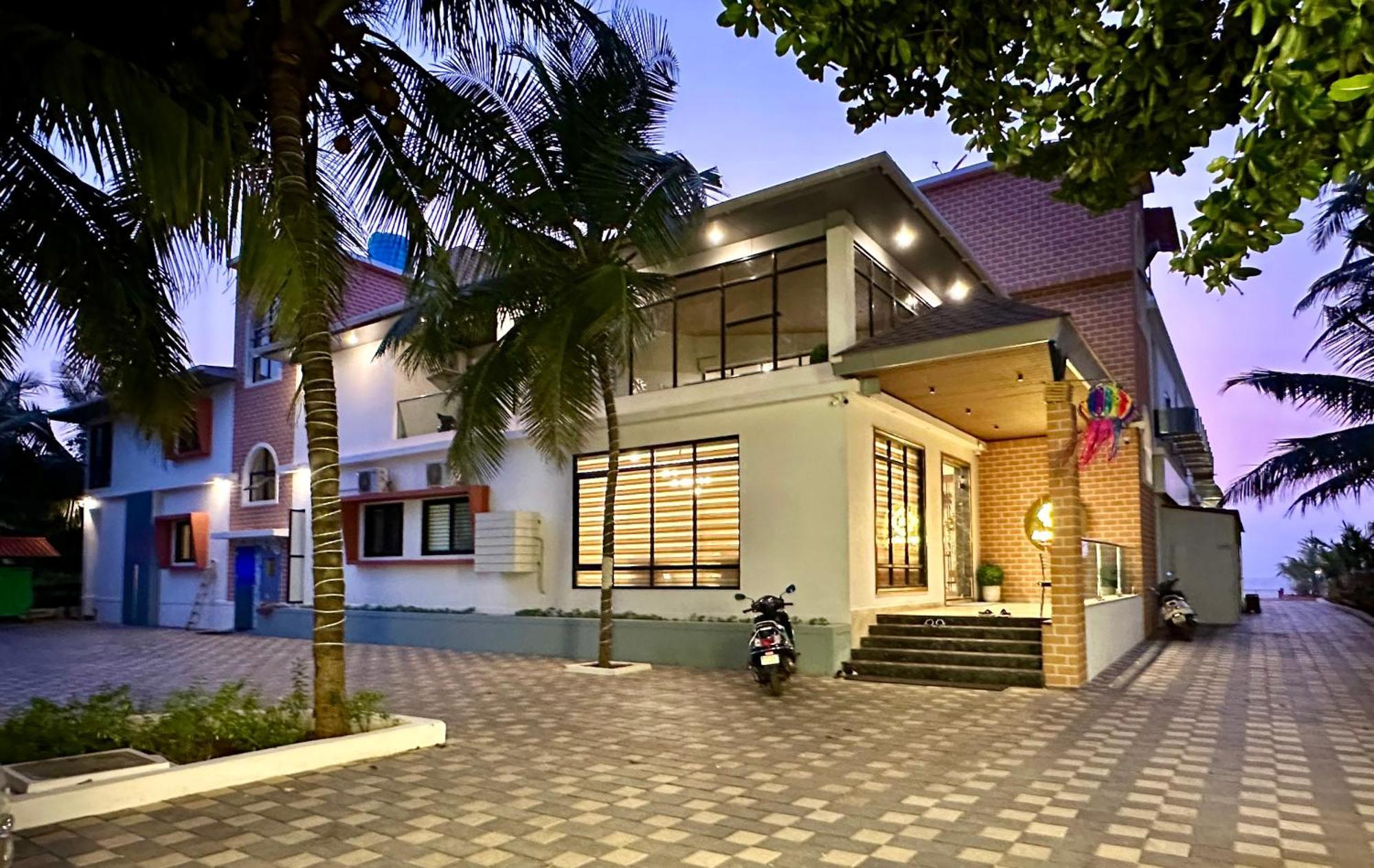 Aqualina Hotel Bhogwe Екстериор снимка