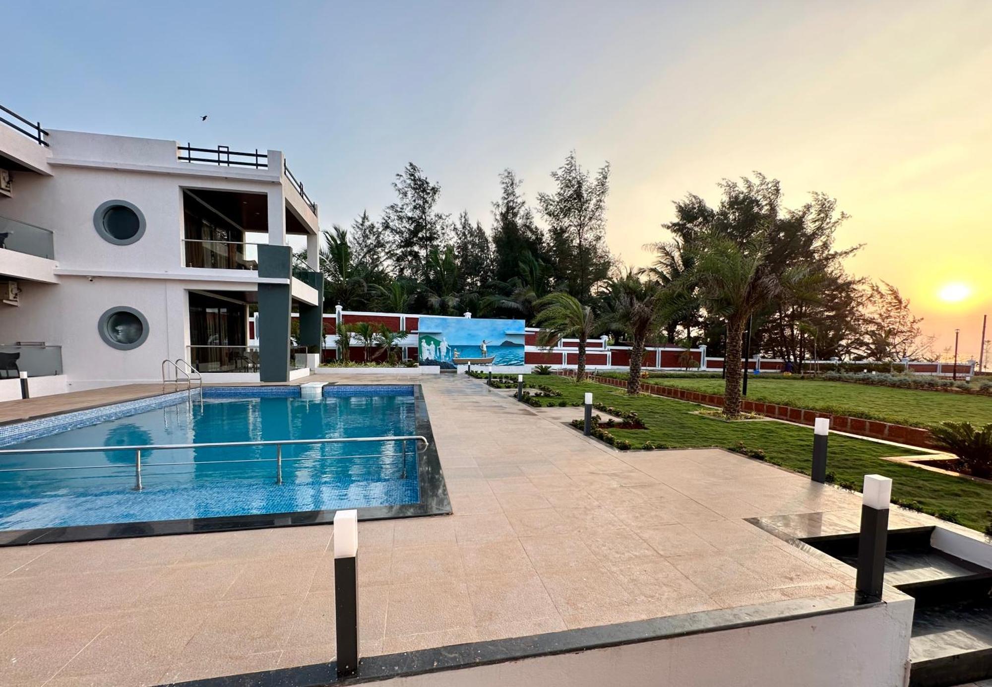 Aqualina Hotel Bhogwe Екстериор снимка